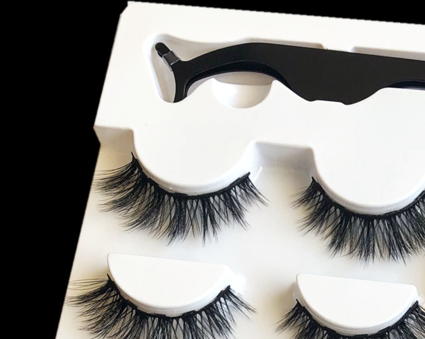 A Pair Of False Eyelashes With Magnets - Divine Janisal Design
